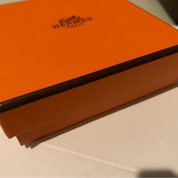 Authentic brand new PM Hermes fashionable bracelet with dust bag, box,ribbon - Picture 16 of 16